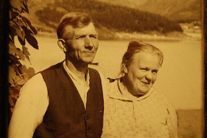 1957 - Ragnvald Zakarias Håkonsen (1895-1968) + Agnes Karoline (1898-1978)